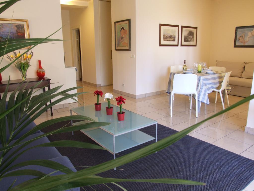 Appartement Au Chateau Vallaya 멍똥 외부 사진